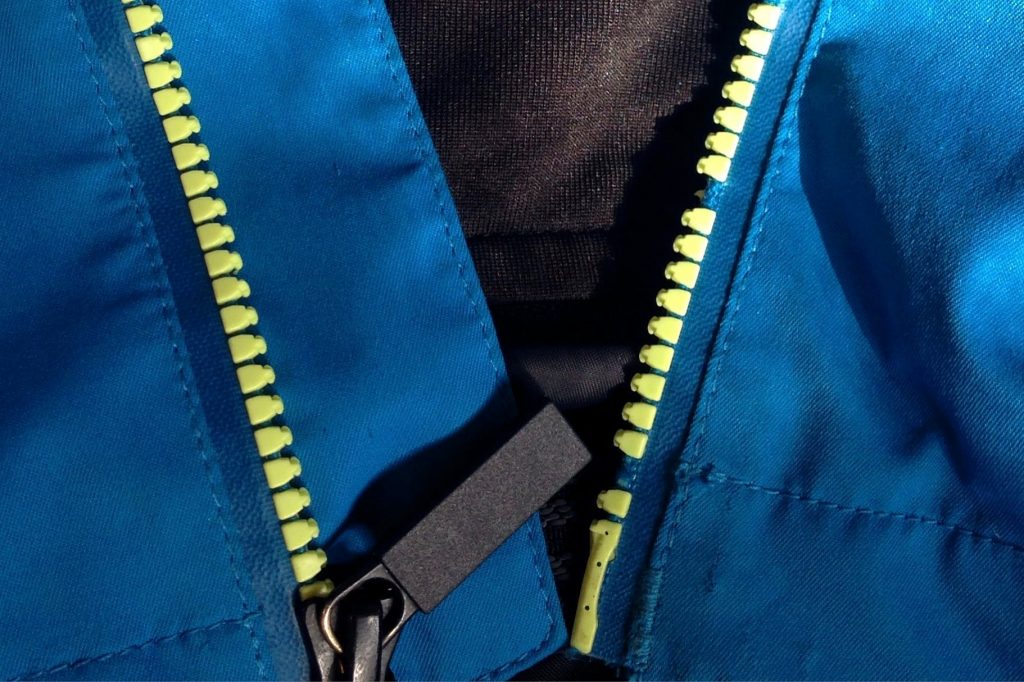 How to fix a zipper that came off track